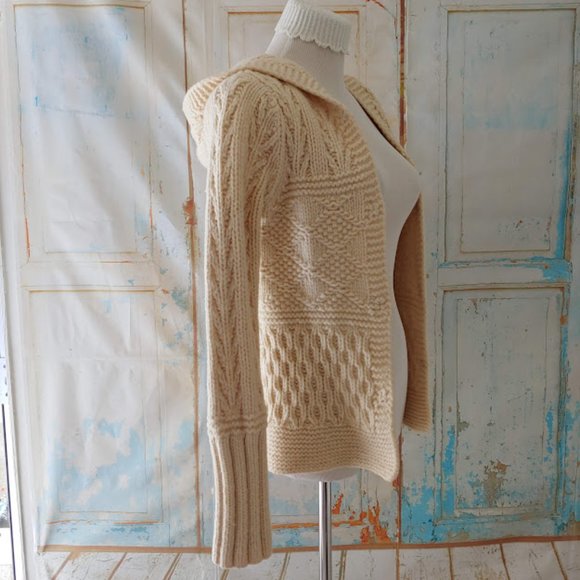 American Eagle hand knit 100% lambs wool hooded cable cardigan sweater/S/cream - Picture 9 of 10